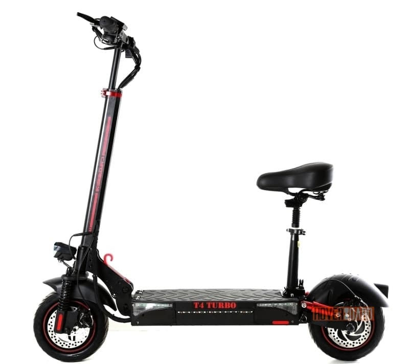 черный электросамокат с сиденьем на белом фоне фото