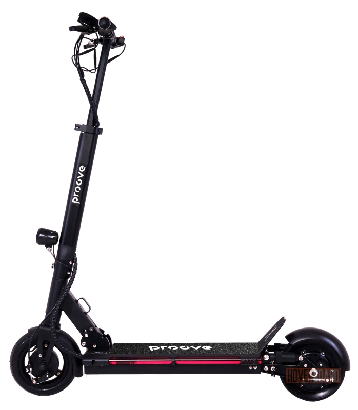 электросамокат черного цвета на белом фоне фото