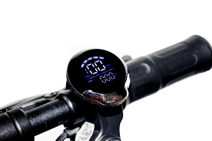 Электросамокат Экокс Дуалтрон 2400 дисплей фото